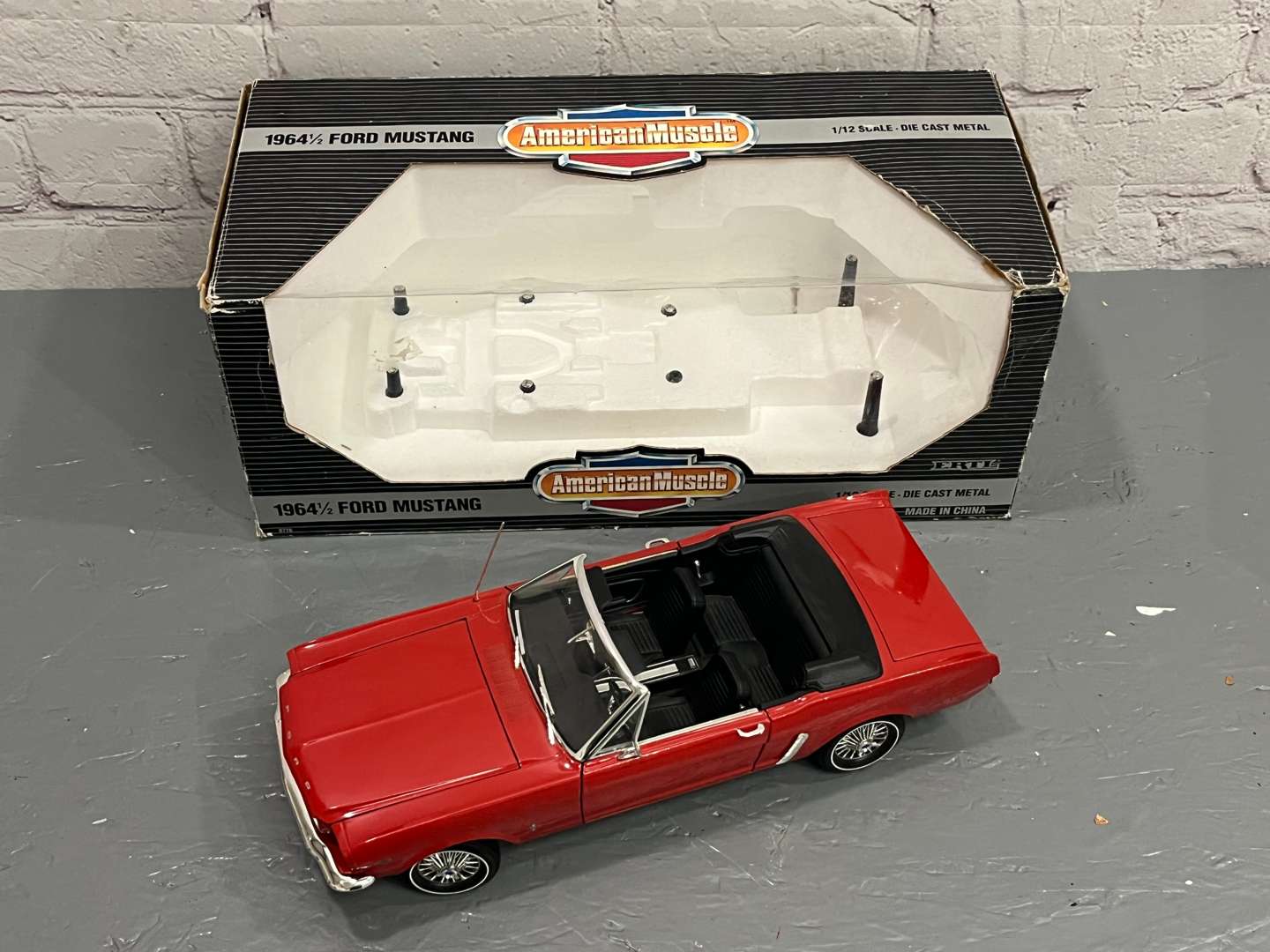 <p>Scale Boxed 1964 Model Mustang 1:12&nbsp;</p>