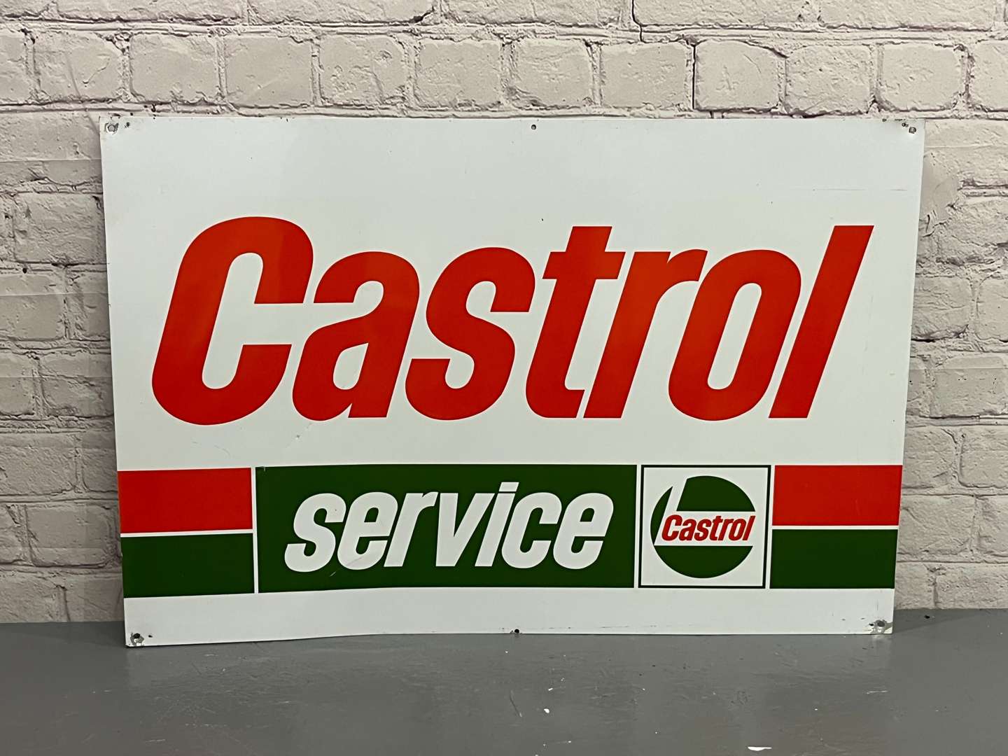<p>Castrol Service Aluminium Sign</p>