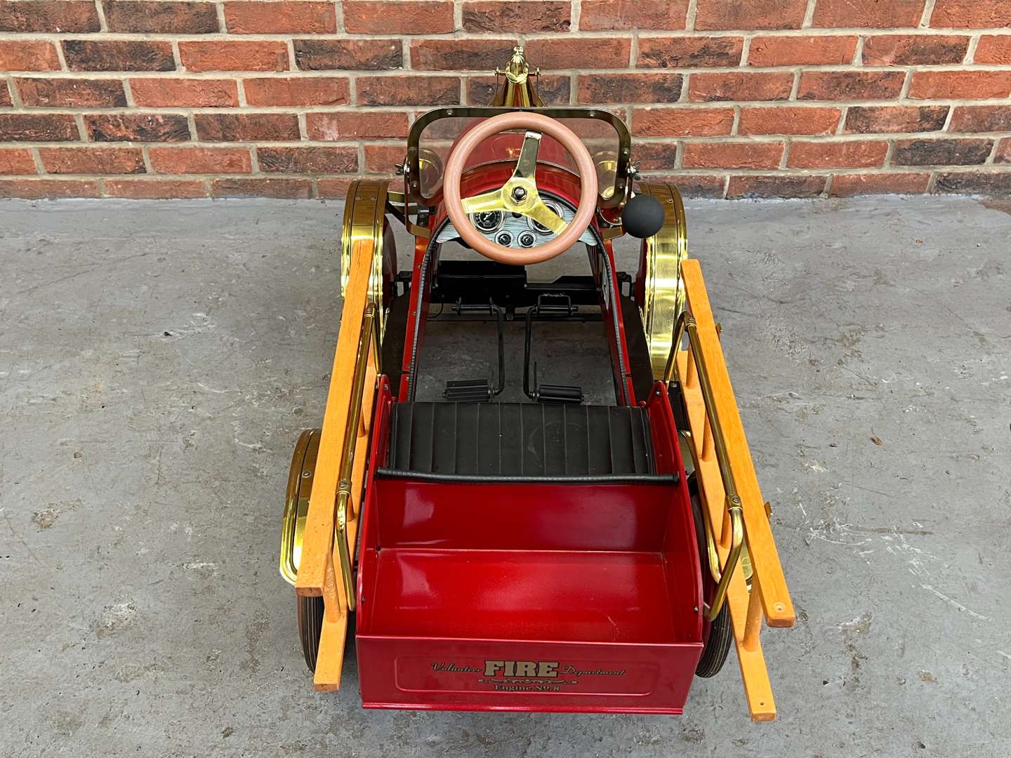 <p>Fire Engine Tin Plate Childs Pedal Car</p>