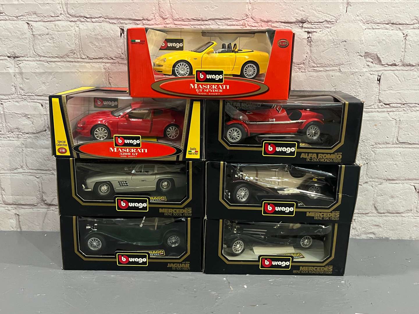 <p>Seven 1:18 Scale Boxed Burago Model Cars</p>