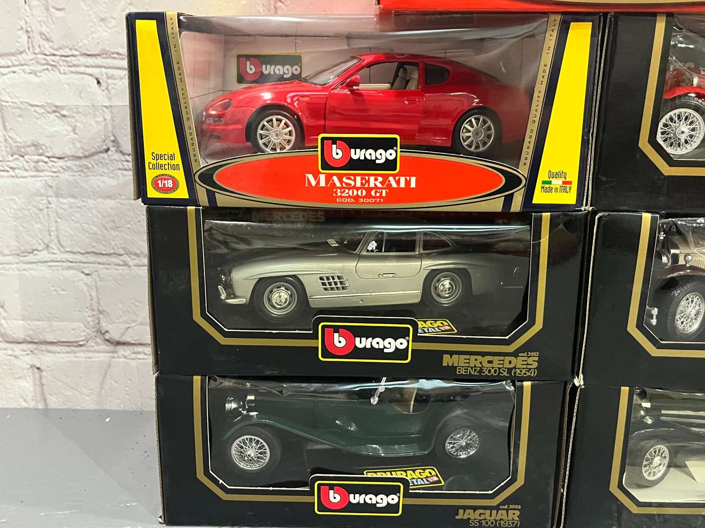 <p>Seven 1:18 Scale Boxed Burago Model Cars</p>