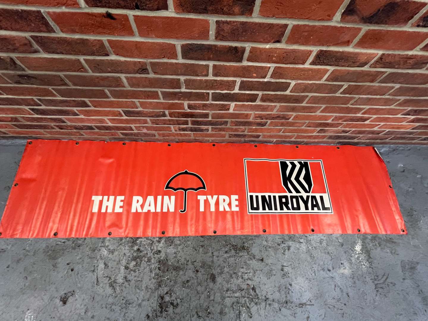 <p>Uniroyal Tyres Banner</p>