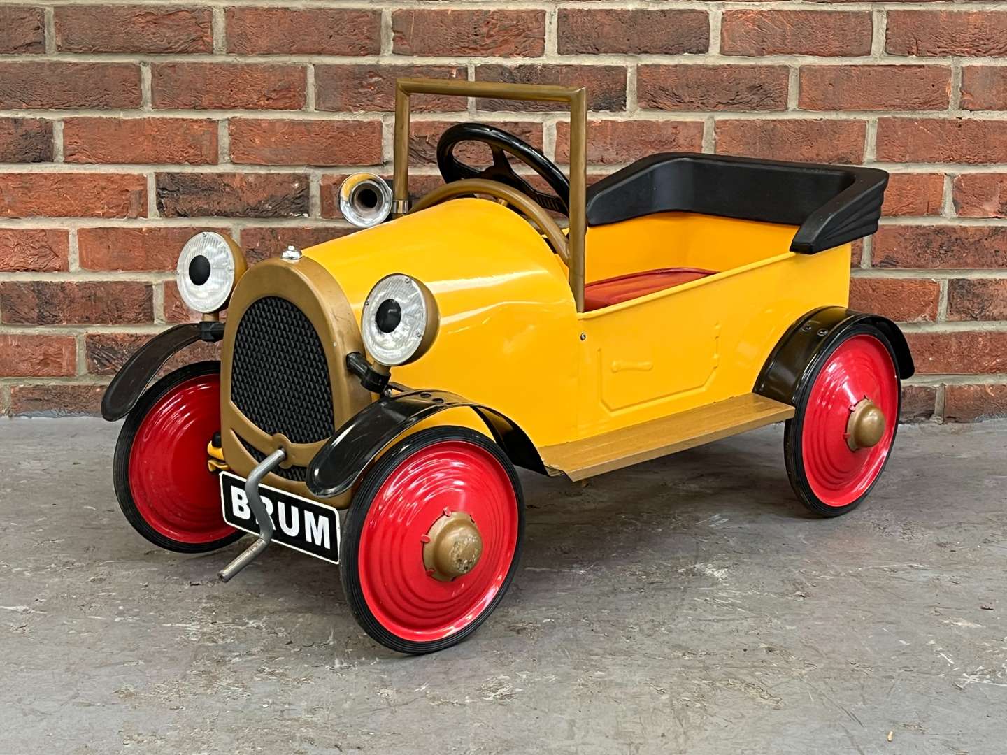 <p>Brum Tin Plate Childs Pedal Car</p>