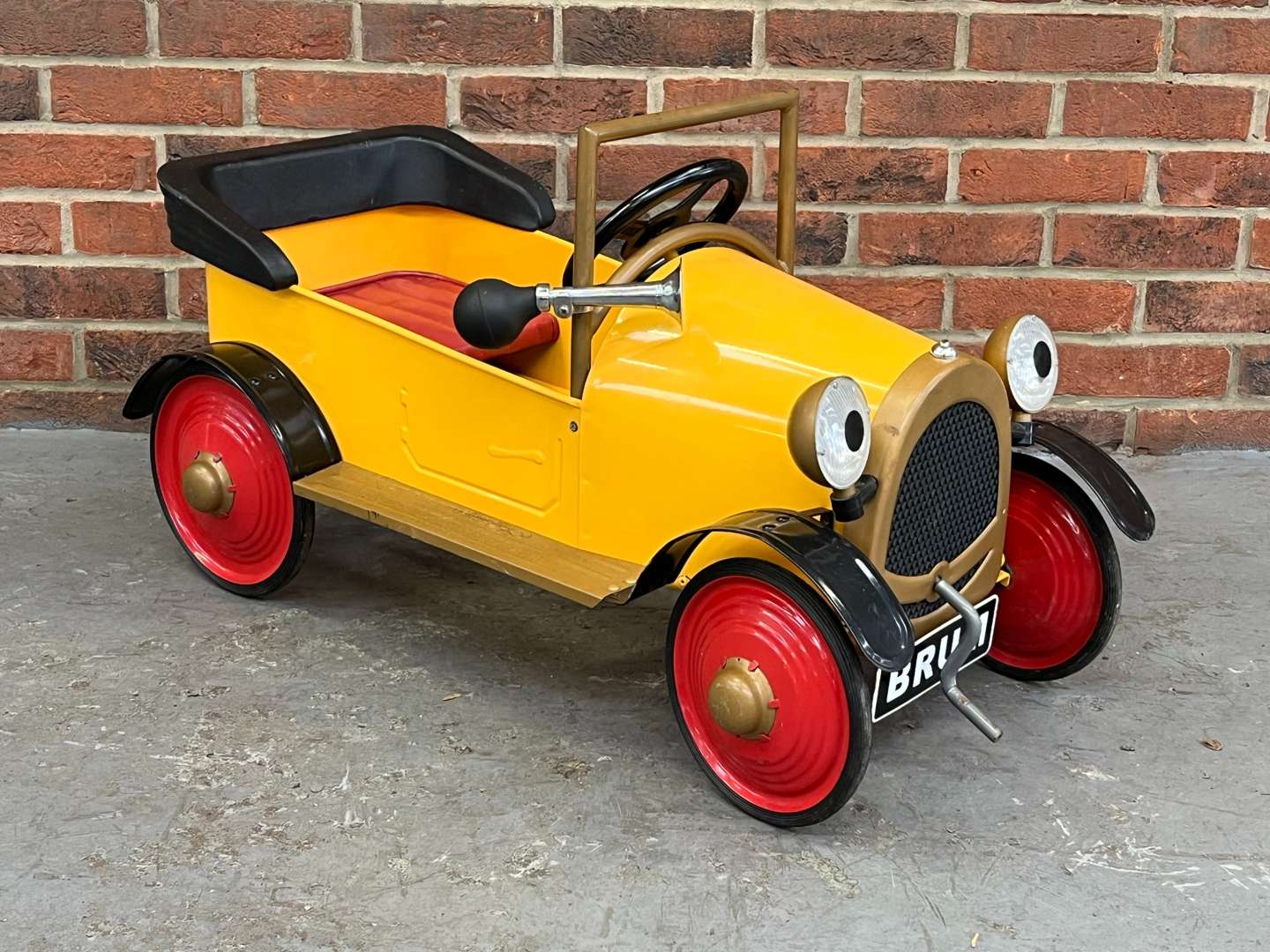 <p>Brum Tin Plate Childs Pedal Car</p>