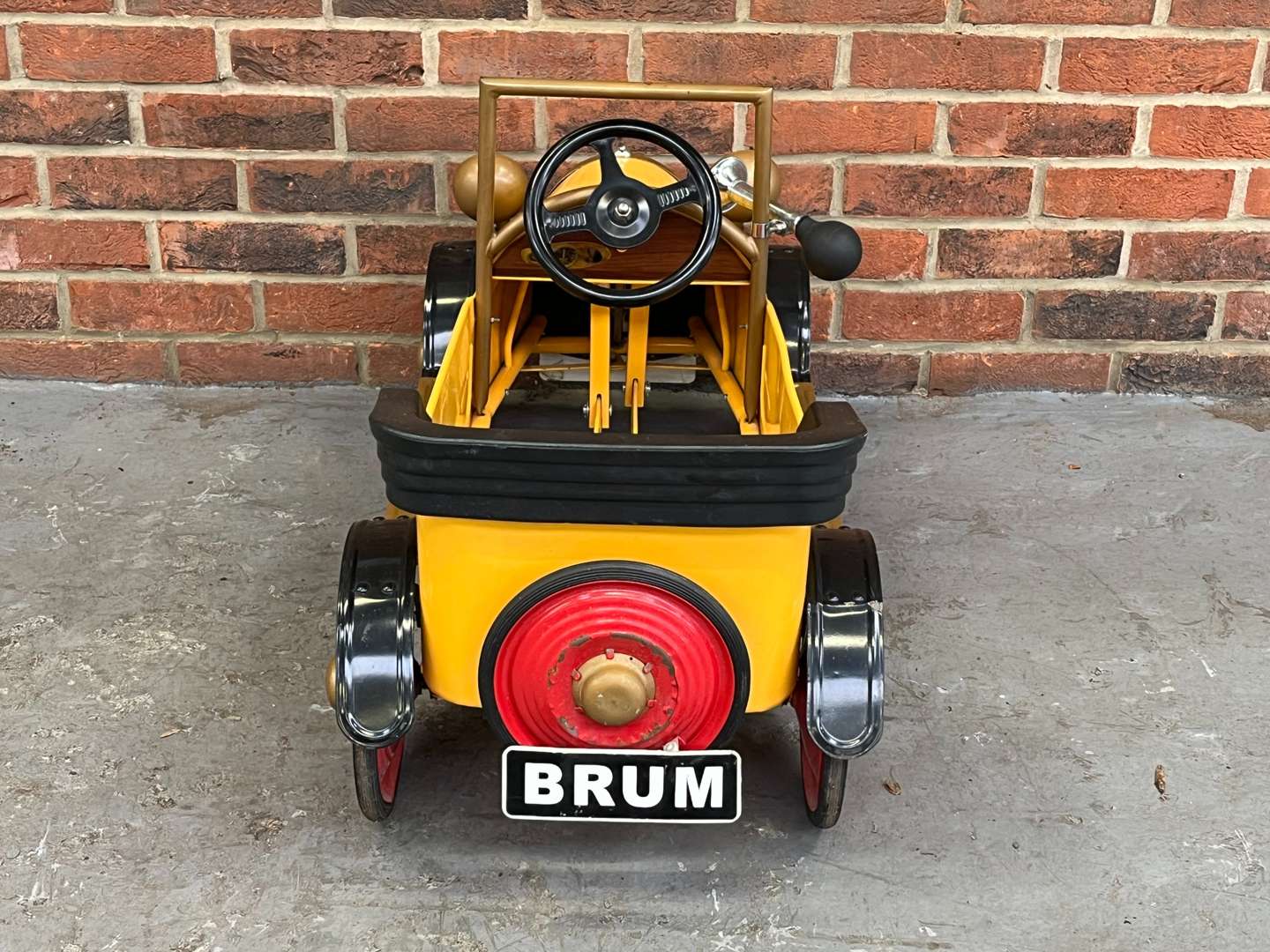 <p>Brum Tin Plate Childs Pedal Car</p>
