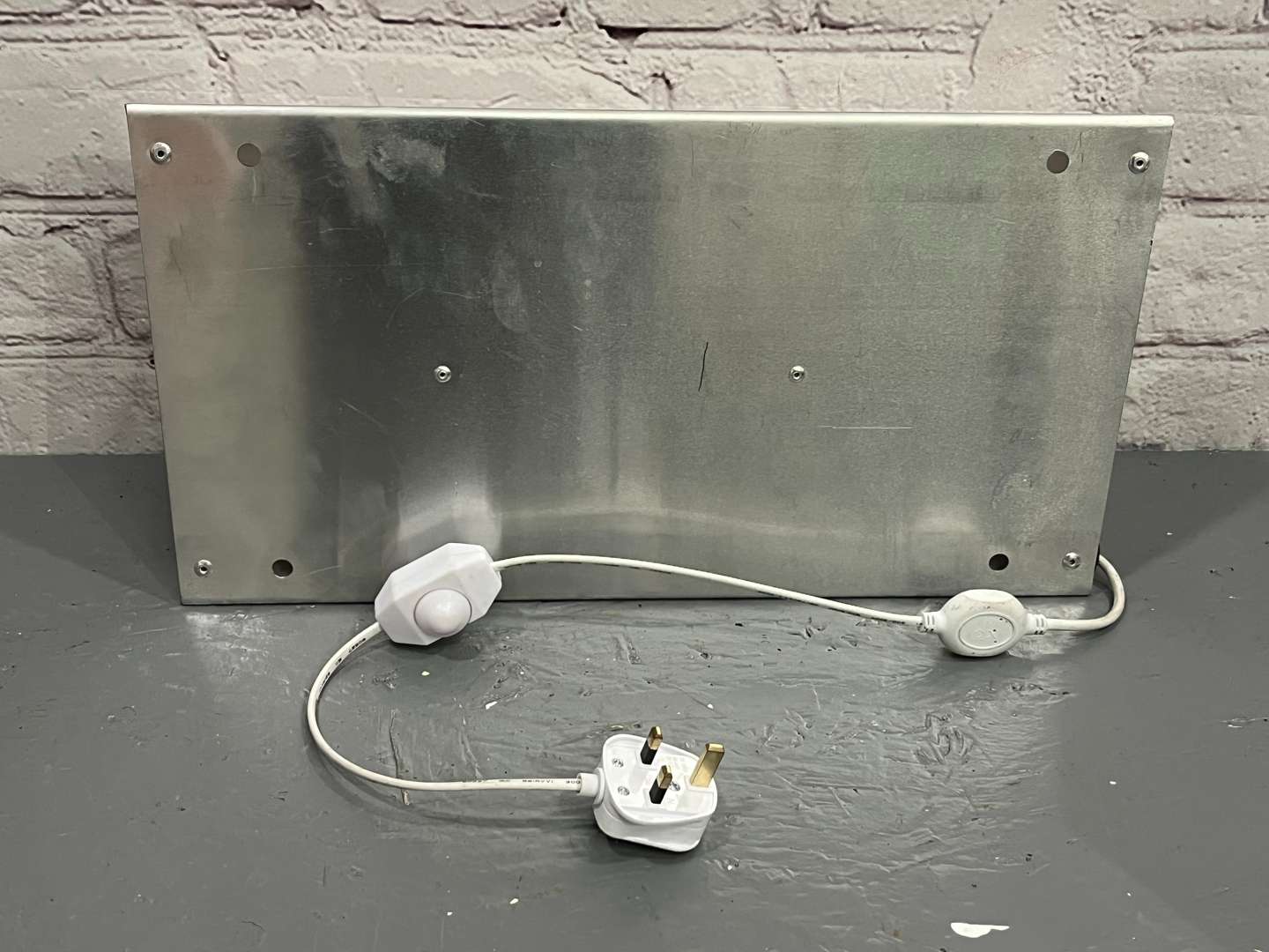 <p>Rover Parts and Service Illuminated Sign</p>