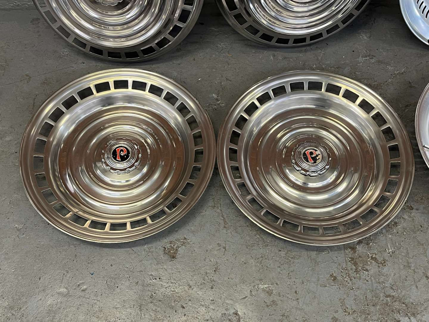 <p>Lorry Commercial 21.5Inch Wheel Trims</p>