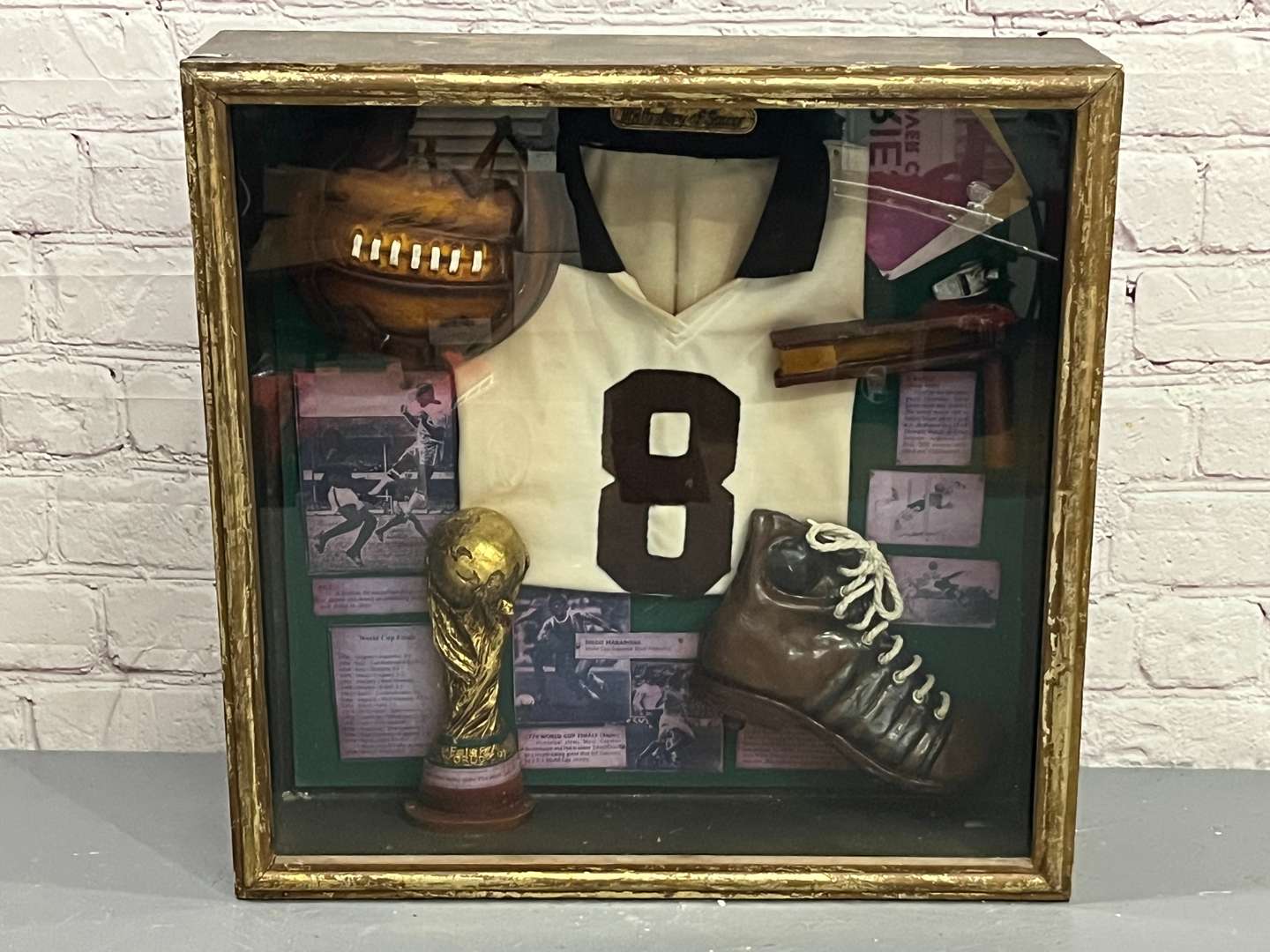 <p>World Cup Framed Diorama Display Case&nbsp;</p>