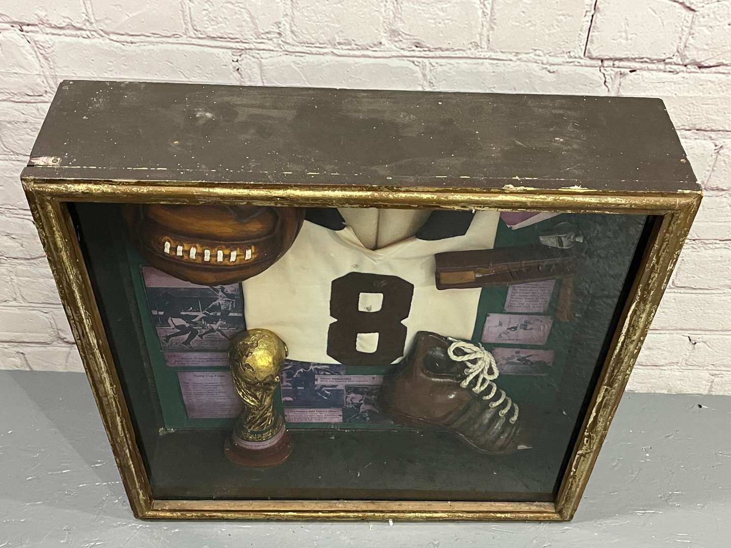 <p>World Cup Framed Diorama Display Case&nbsp;</p>