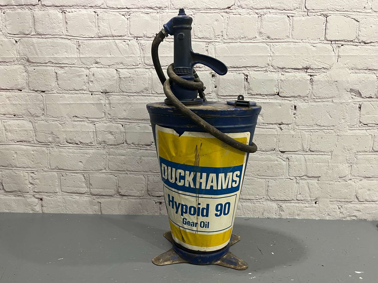 <p>Duckhams Gear Oil Forecourt Dispenser&nbsp;</p>