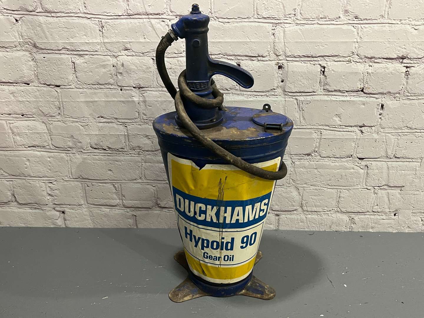 <p>Duckhams Gear Oil Forecourt Dispenser&nbsp;</p>