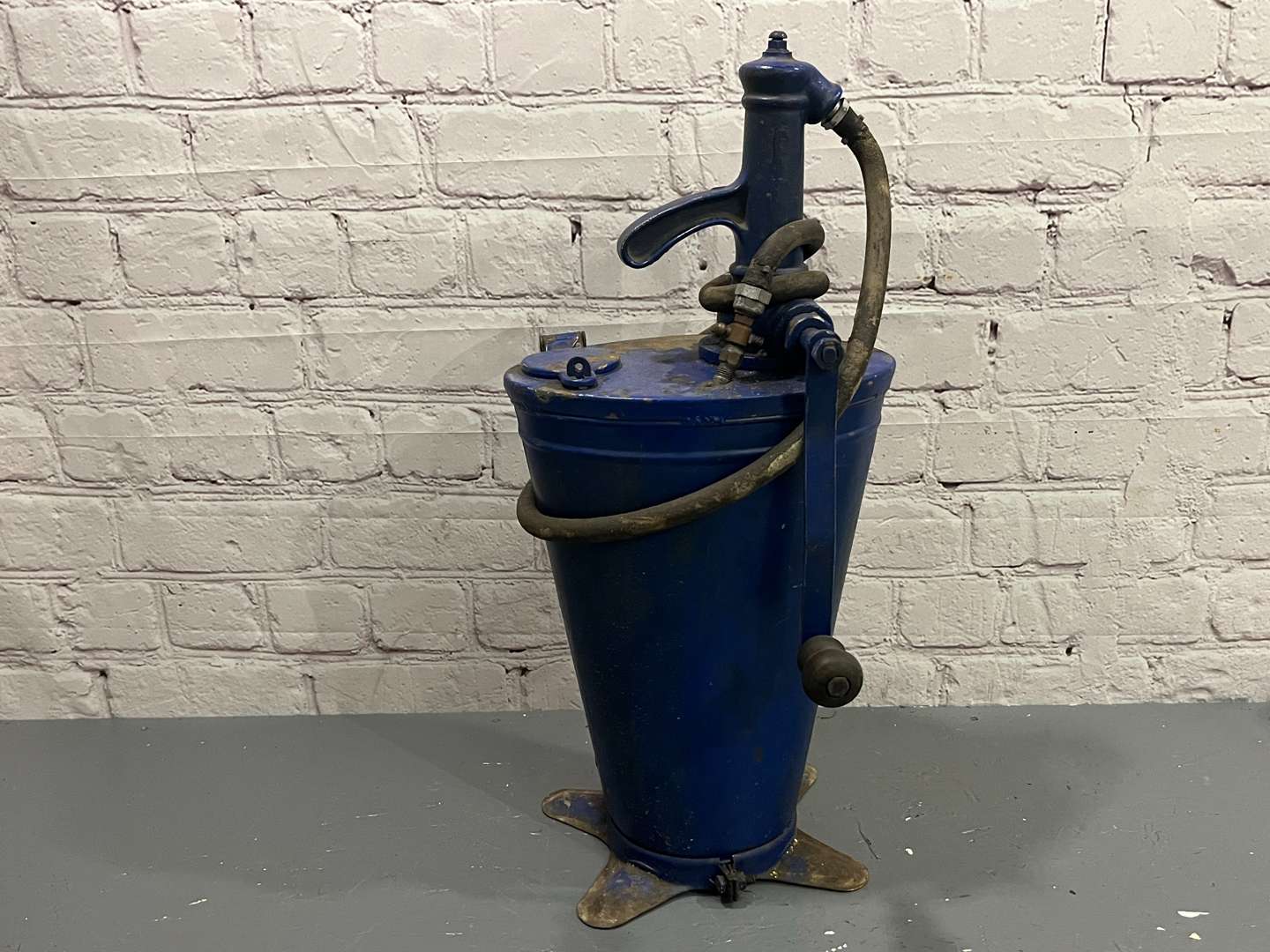 <p>Duckhams Gear Oil Forecourt Dispenser&nbsp;</p>