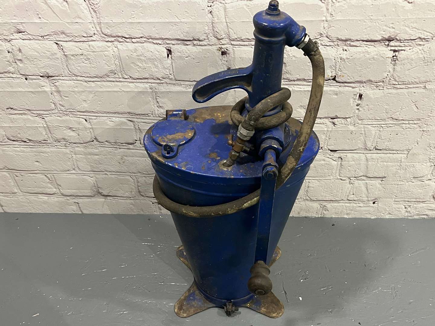 <p>Duckhams Gear Oil Forecourt Dispenser&nbsp;</p>