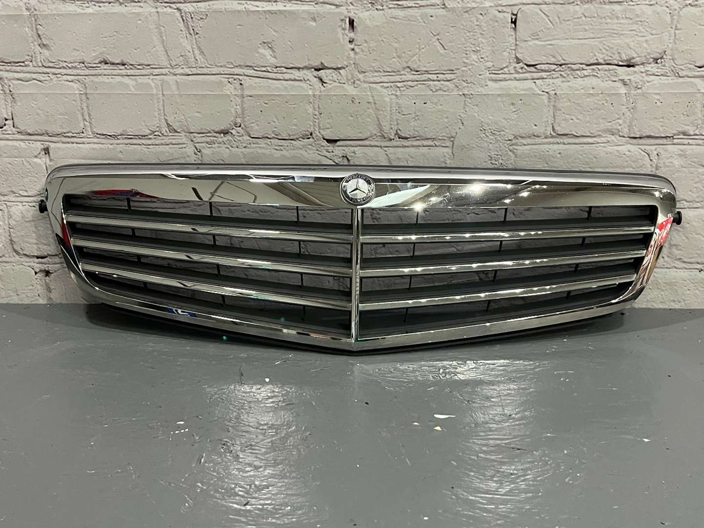<p>Mercedes C Class Front Grille &nbsp;</p>