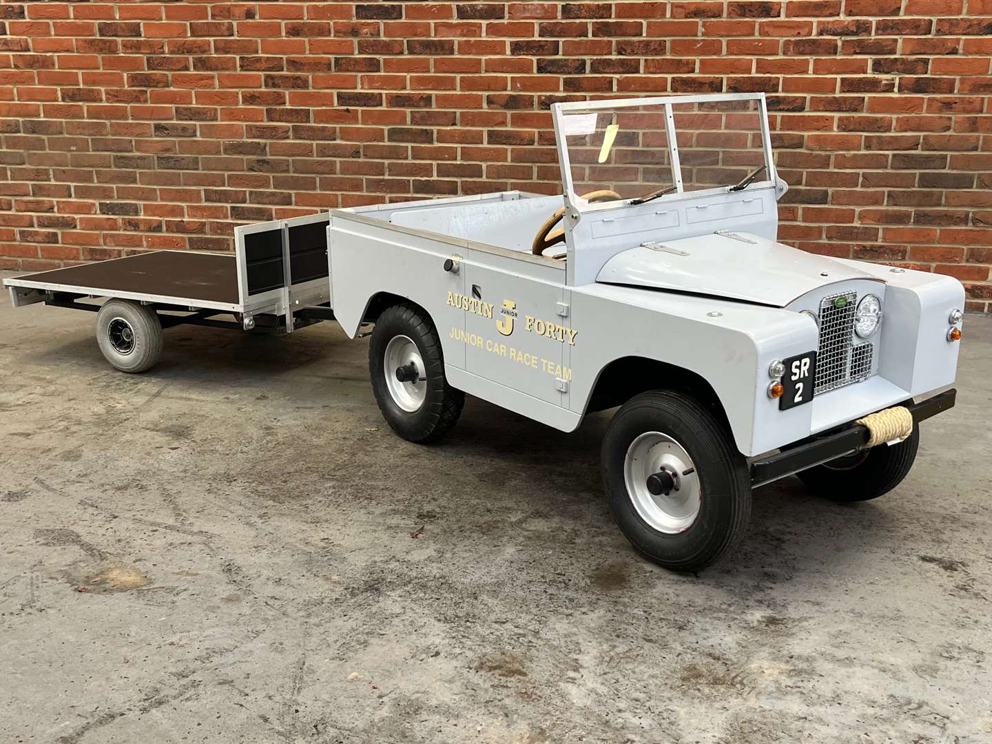 <p>Toylander Land Rover and Trailer&nbsp;</p>