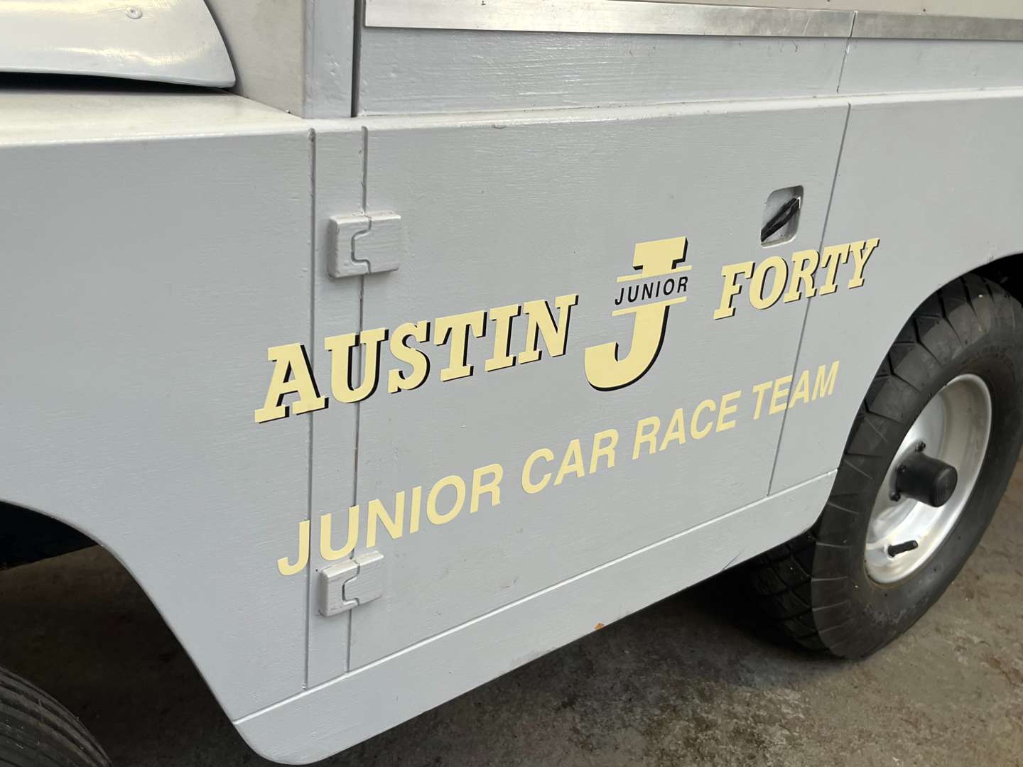 <p>Toylander Land Rover and Trailer&nbsp;</p>