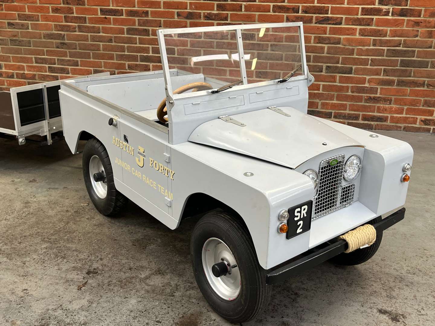 <p>Toylander Land Rover and Trailer&nbsp;</p>