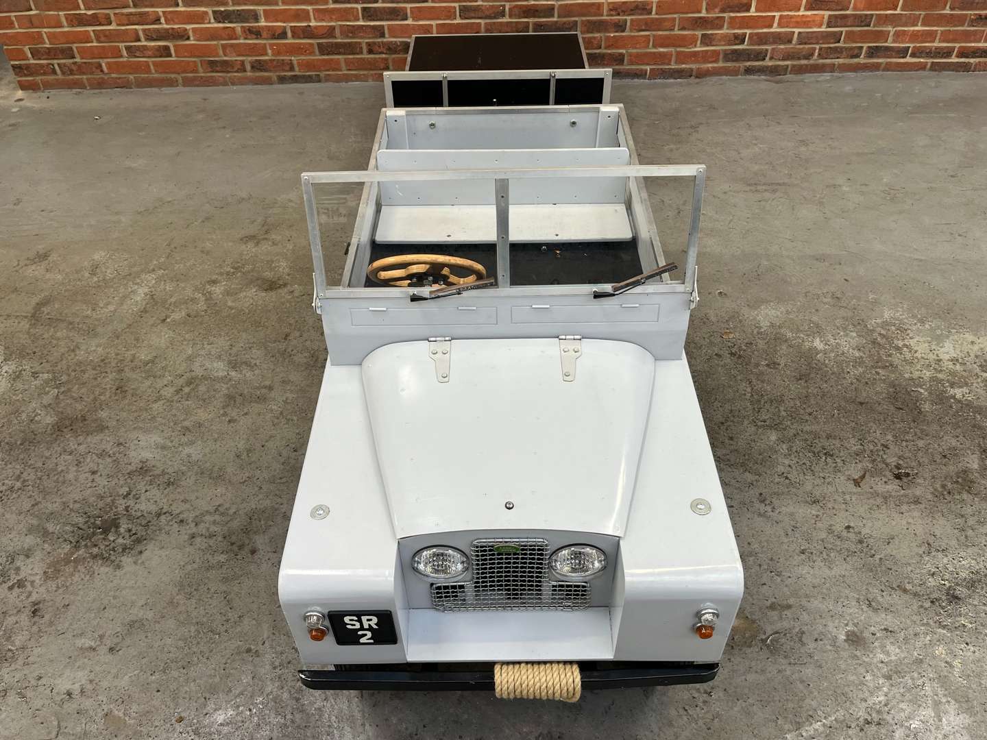 <p>Toylander Land Rover and Trailer&nbsp;</p>