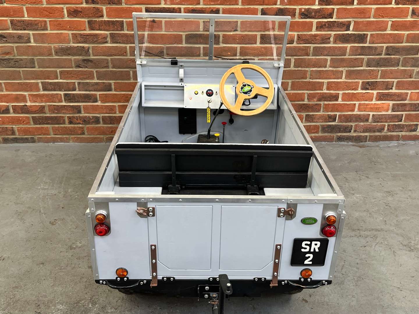 <p>Toylander Land Rover and Trailer&nbsp;</p>