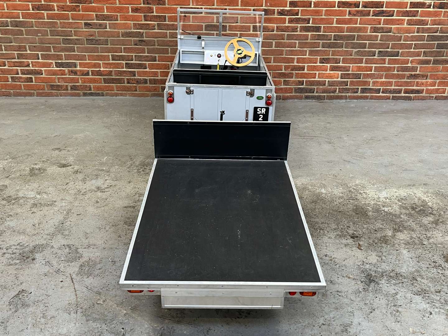 <p>Toylander Land Rover and Trailer&nbsp;</p>