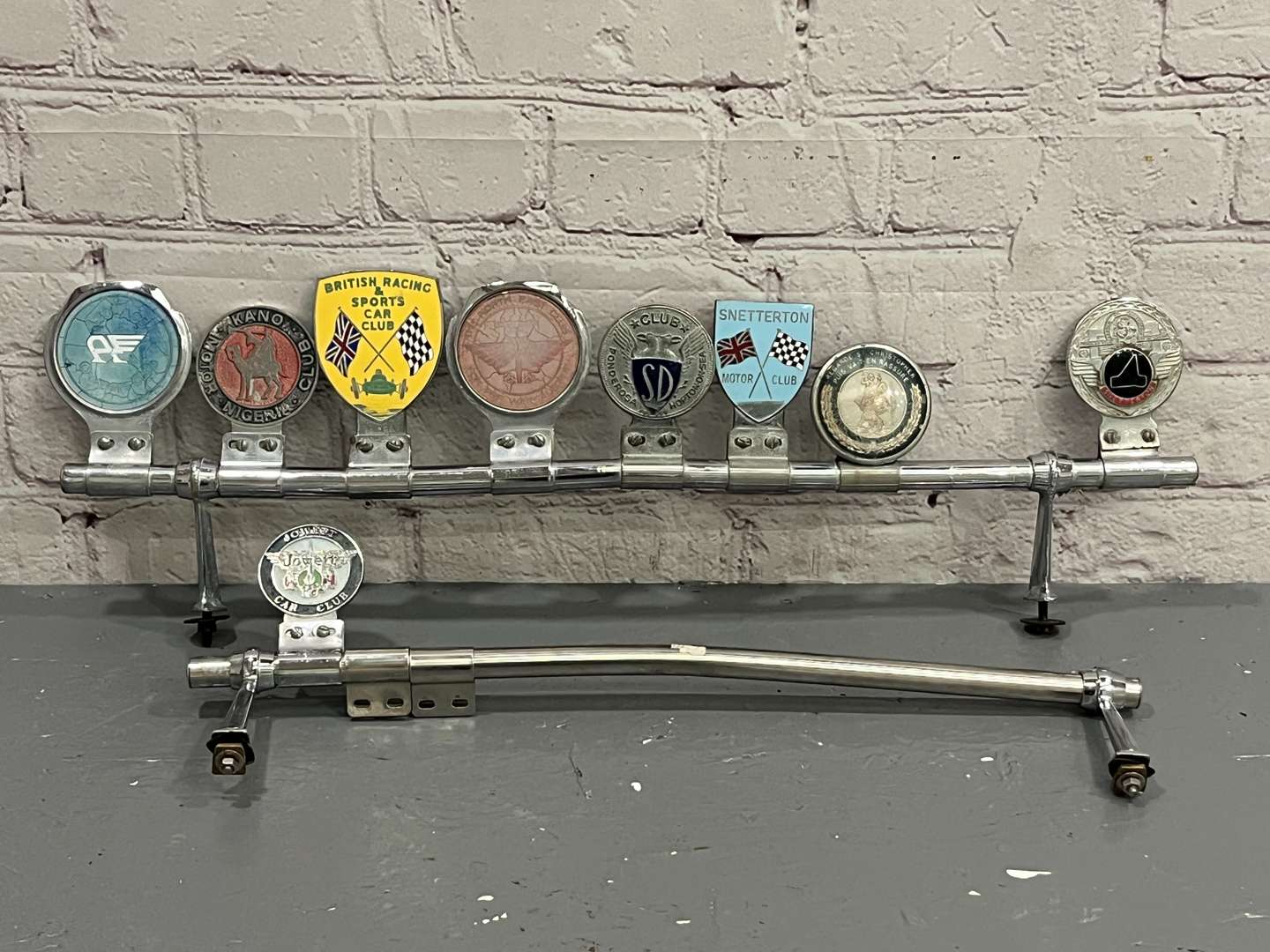 <p>Quantity of Classic Car Badges and Bars</p>