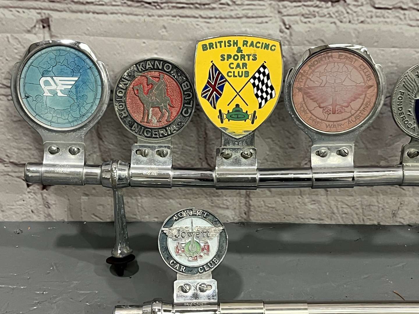 <p>Quantity of Classic Car Badges and Bars</p>