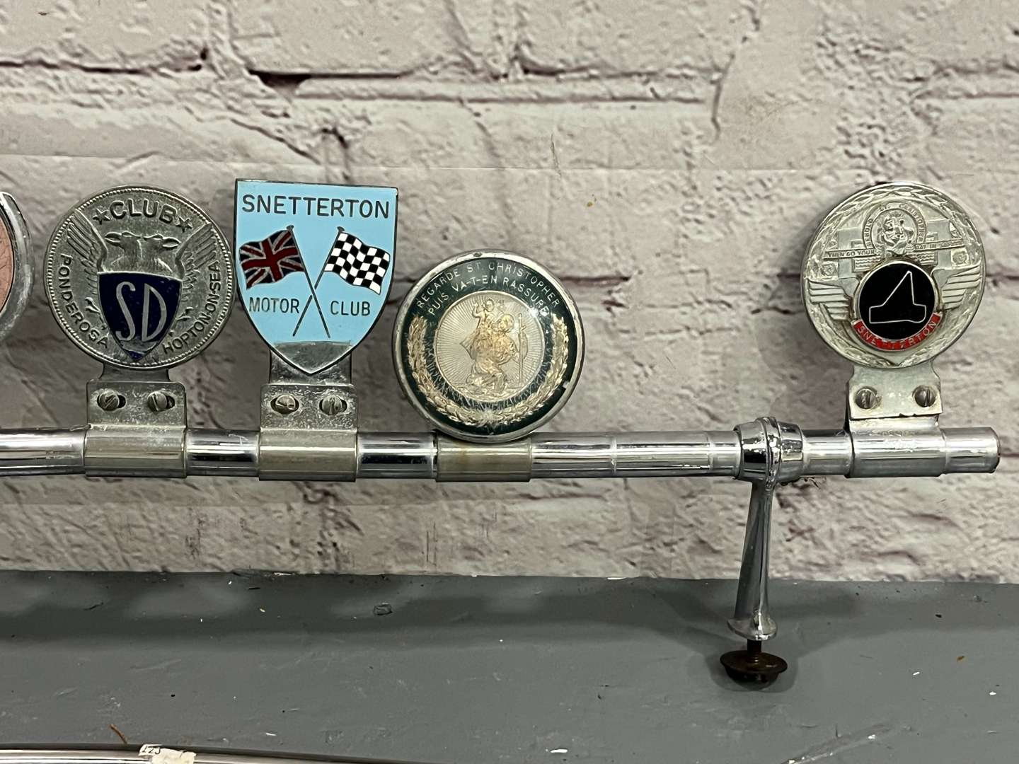 <p>Quantity of Classic Car Badges and Bars</p>