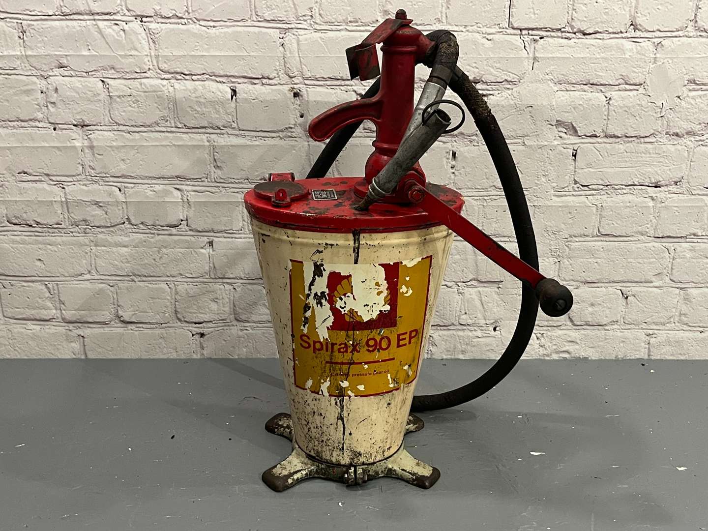 <p>Shell Forecourt Oil Dispenser&nbsp;</p>