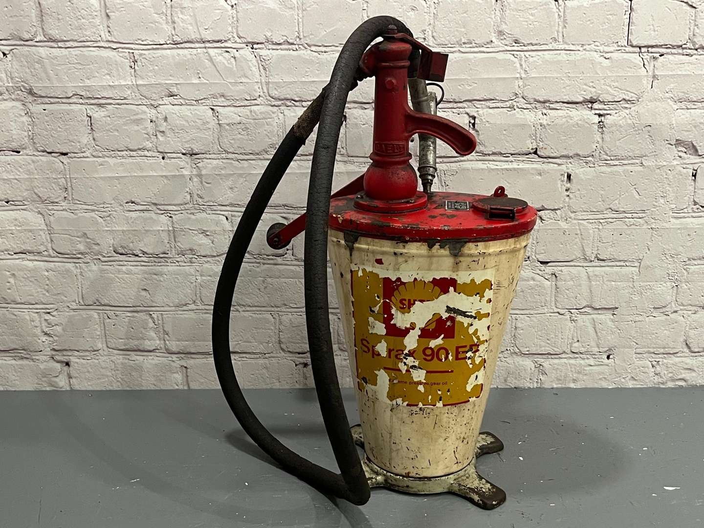 <p>Shell Forecourt Oil Dispenser&nbsp;</p>