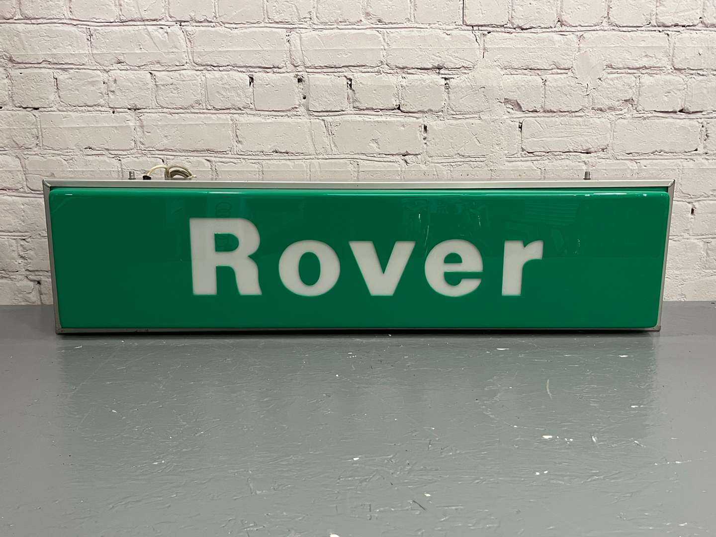 <p>Rover Dealership Illuminated Hanging Sign</p>