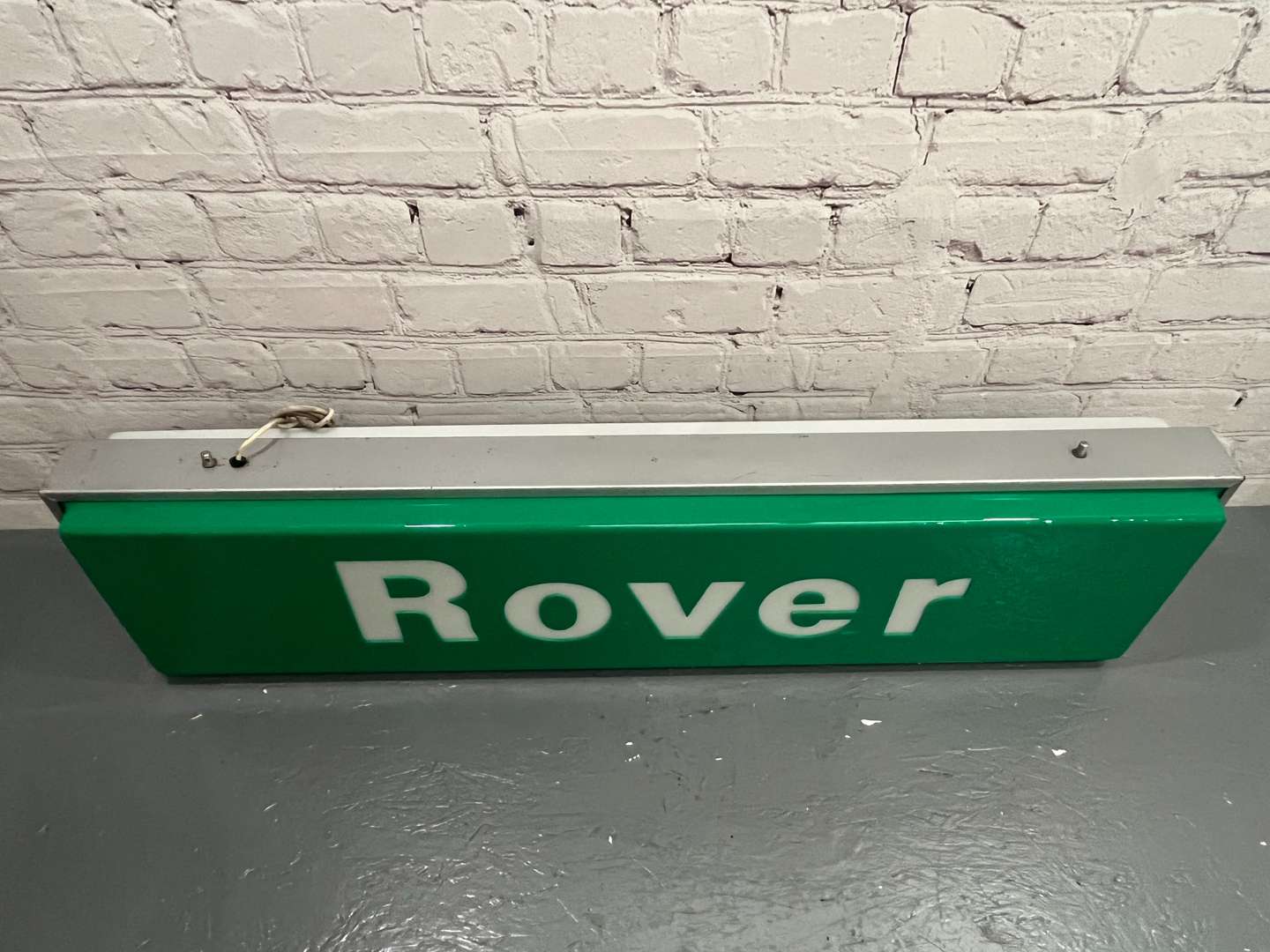 <p>Rover Dealership Illuminated Hanging Sign</p>