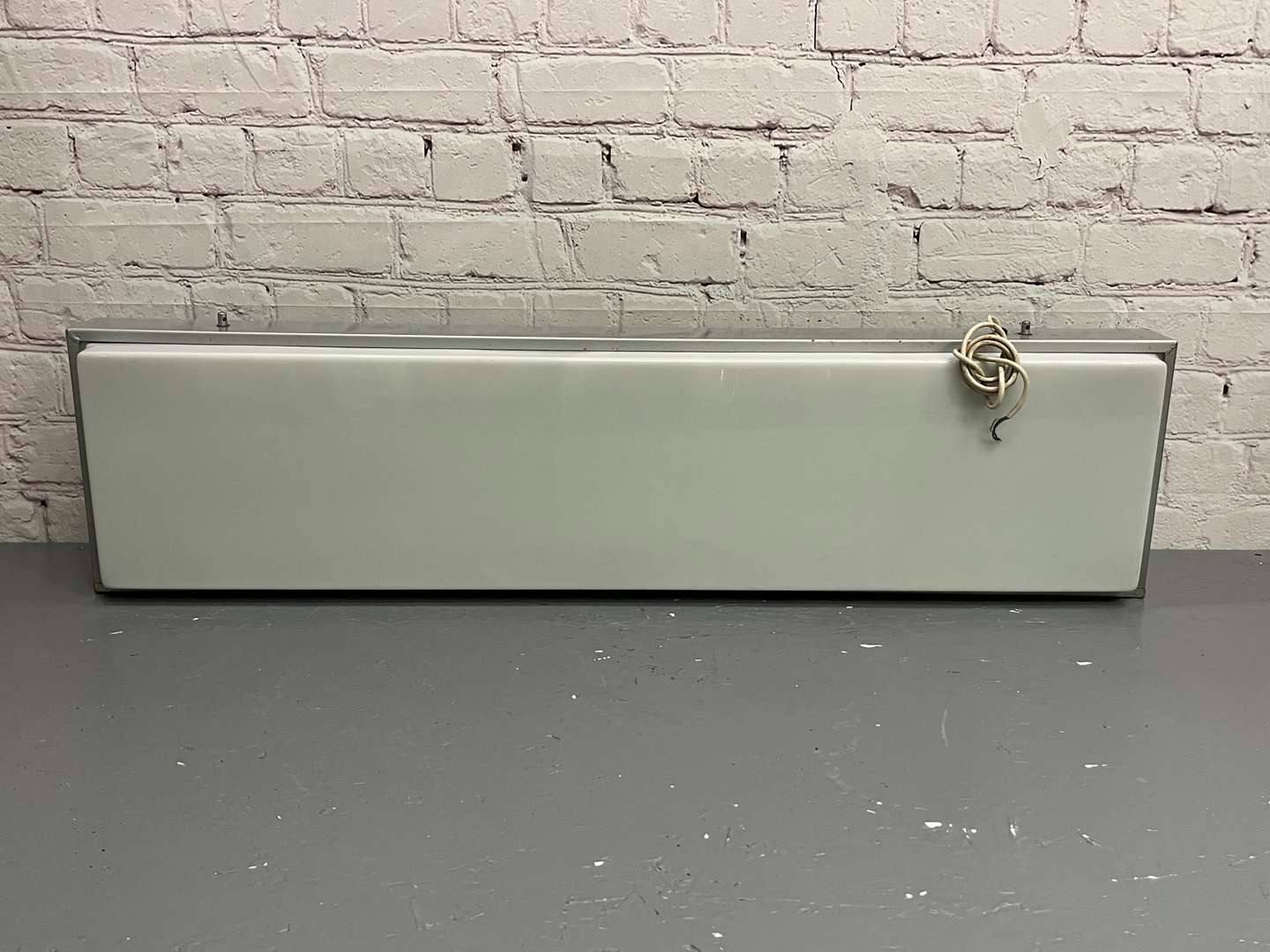 <p>Rover Dealership Illuminated Hanging Sign</p>