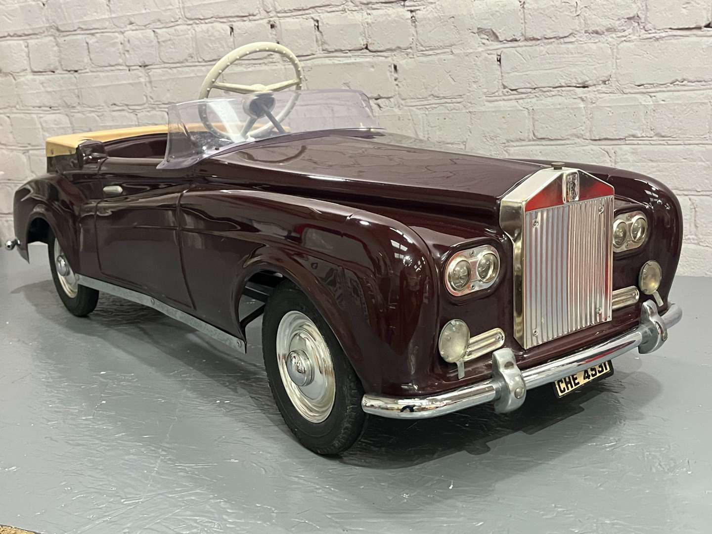 <p>Rolls Royce Tri-ang Silver Cloud III Plastic Childs Pedal Car</p>