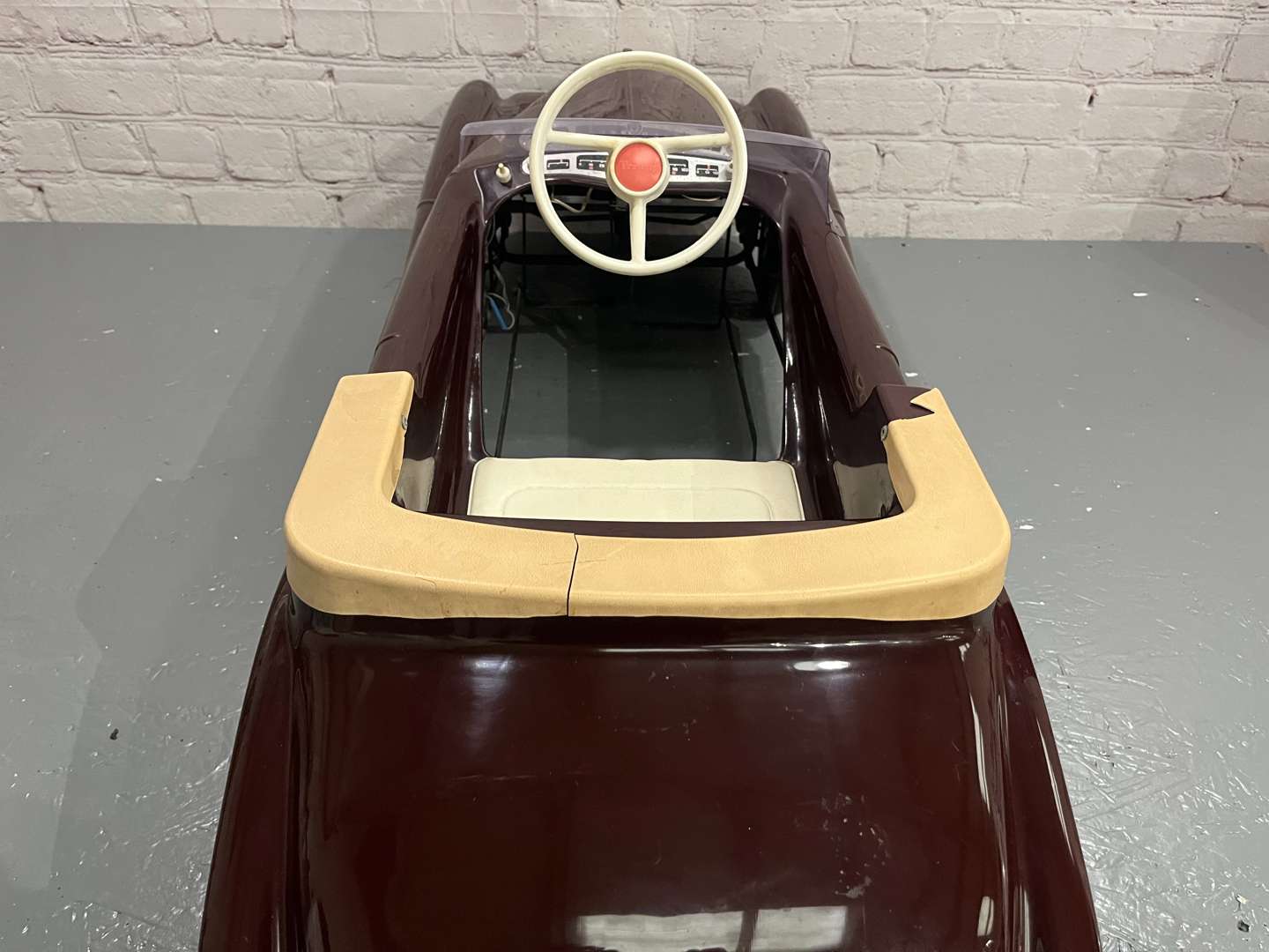 <p>Rolls Royce Tri-ang Silver Cloud III Plastic Childs Pedal Car</p>