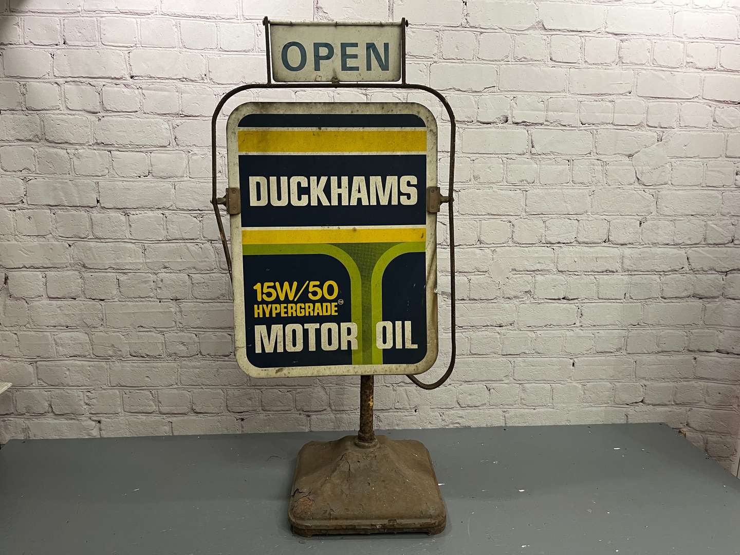 <p>Duckhams Motor Oil Open/Closed Forecourt Sign</p>