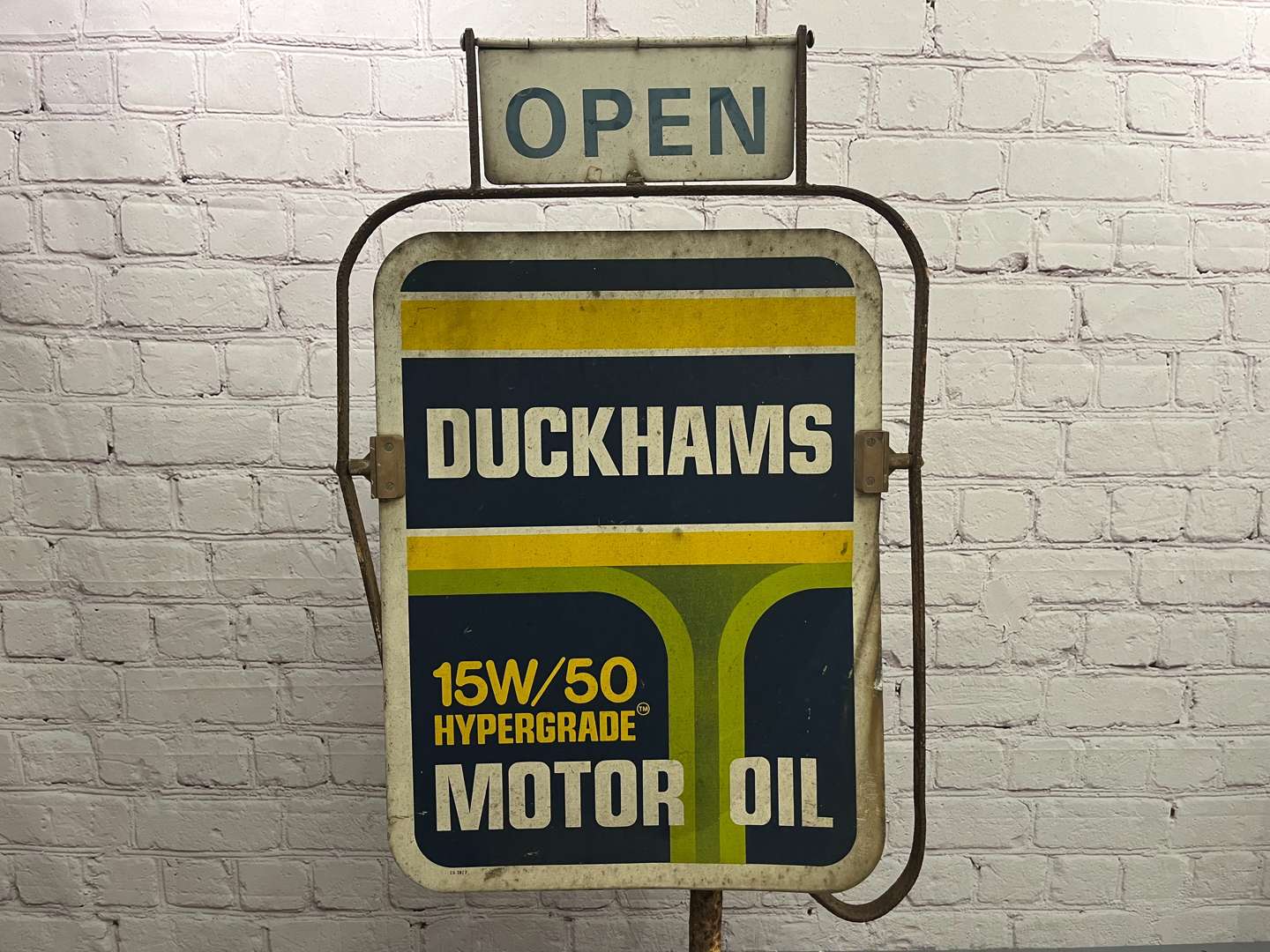 <p>Duckhams Motor Oil Open/Closed Forecourt Sign</p>