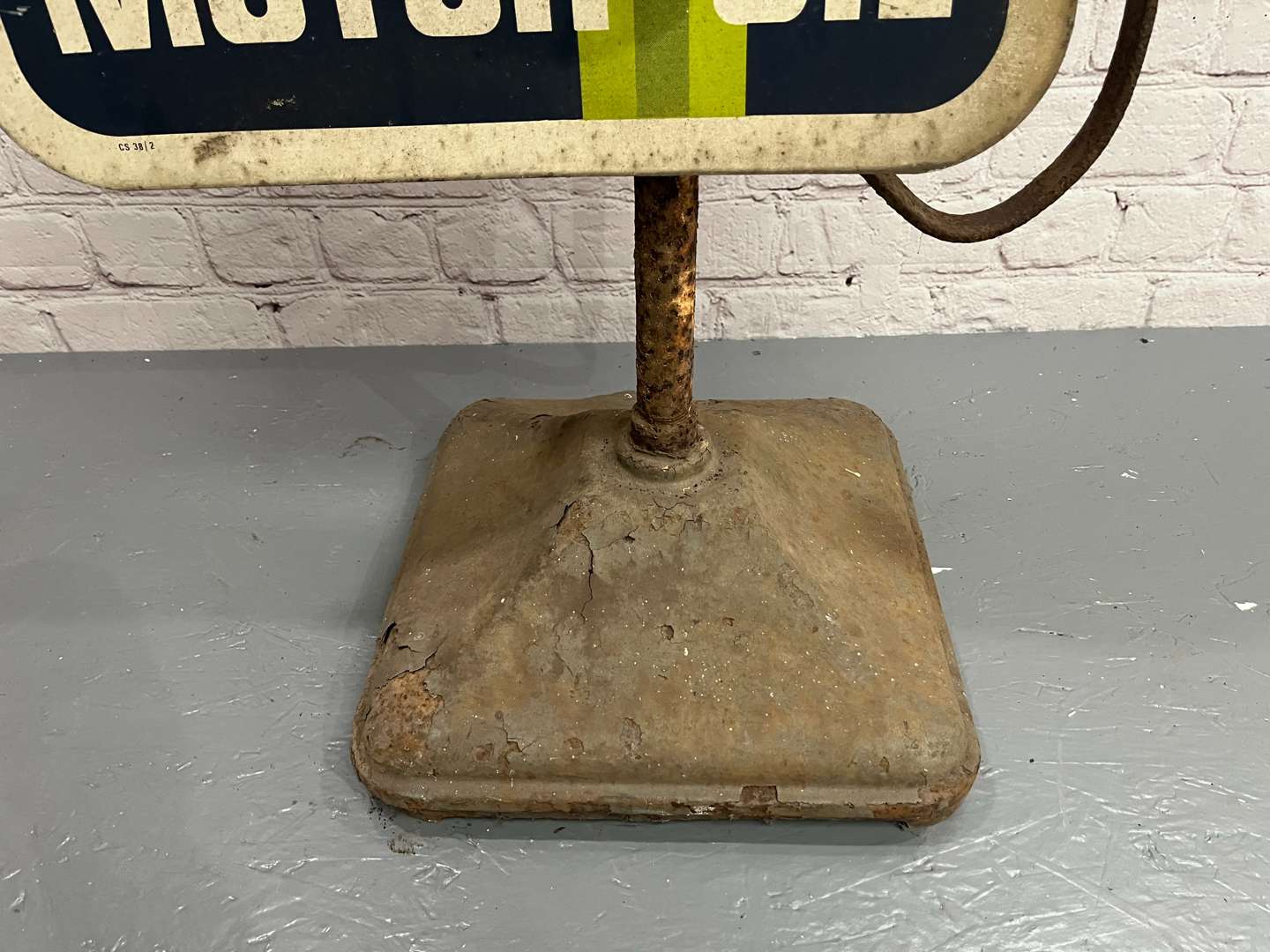 <p>Duckhams Motor Oil Open/Closed Forecourt Sign</p>