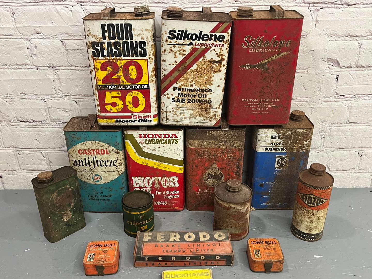 <p>Two Boxes of Vintage Oil Cans and Duckhams Thermometer&nbsp;</p>