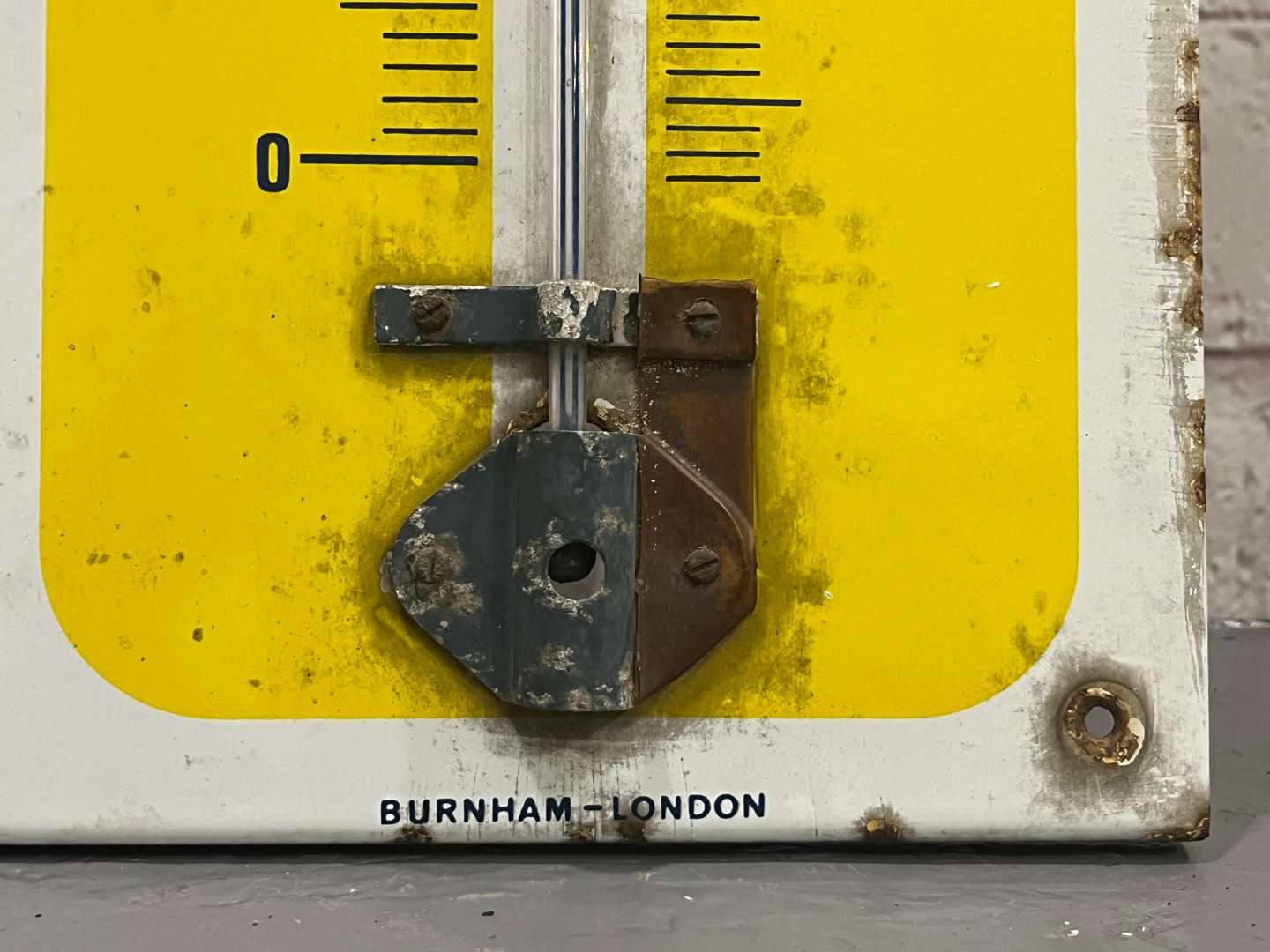 <p>Duckhams Q Motor Oil Thermometer Enamel Sign</p>