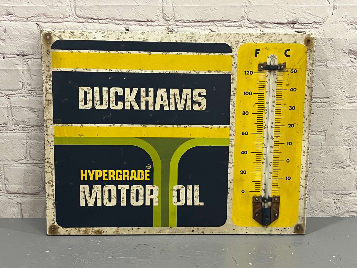 <p>Duckhams Hypergrade Motor Oil Thermometer Aluminium Sign</p>