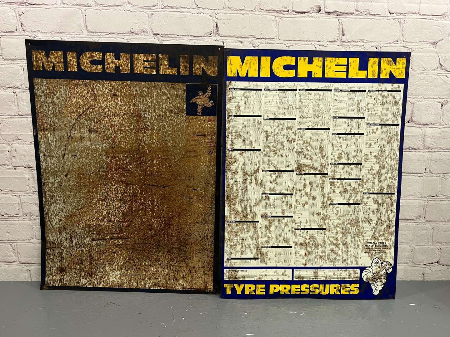 <p>Michelin Map and Tyre Pressure Original Signs (2)</p>