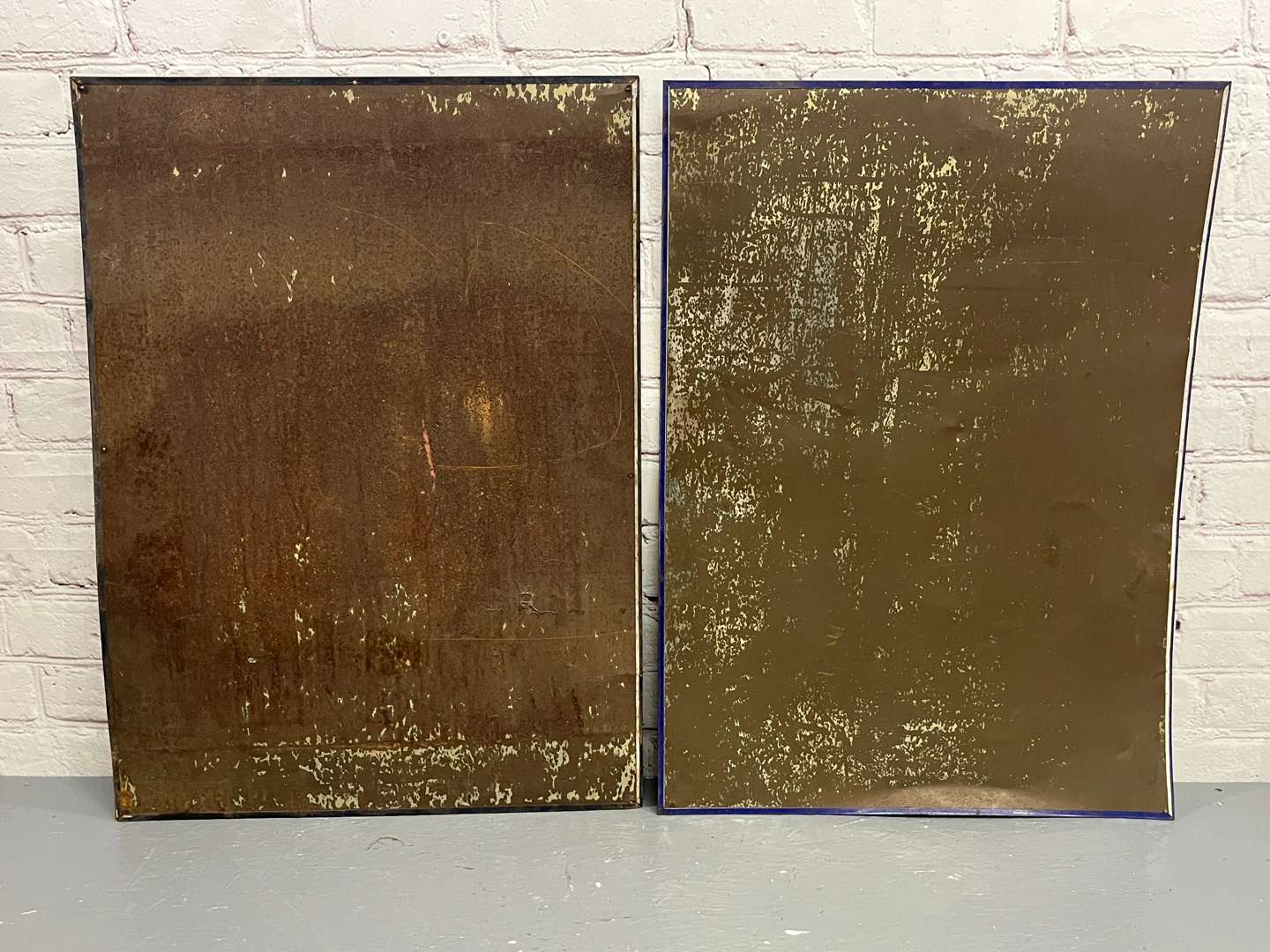 <p>Michelin Map and Tyre Pressure Original Signs (2)</p>