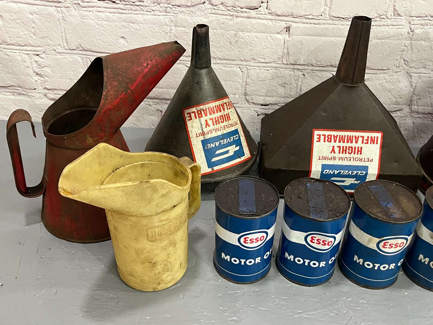 <p>Quantity Cleveland, Duckhams and Esso Oil Cans/Pourers</p>