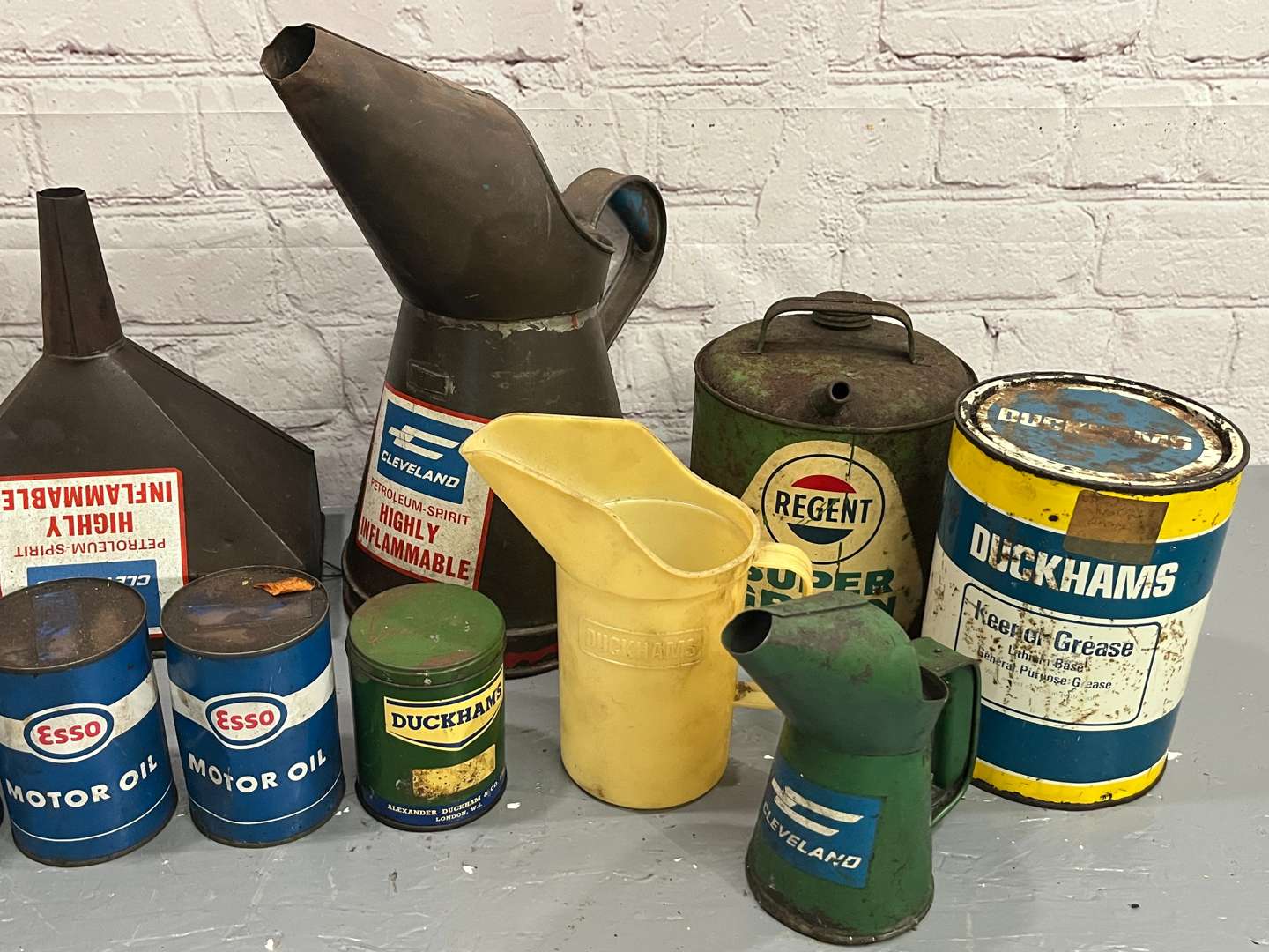 <p>Quantity Cleveland, Duckhams and Esso Oil Cans/Pourers</p>