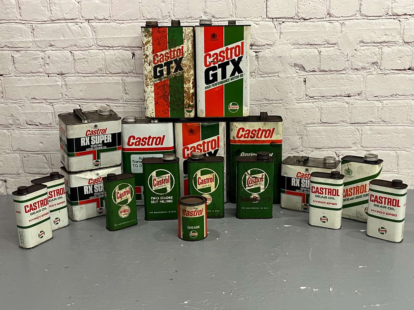 <p>Mixed Castrol Oil Cans</p>