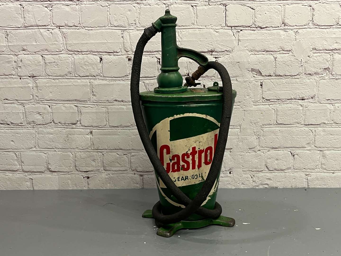 <p>Castrol Gear Oil Forecourt Pump</p>