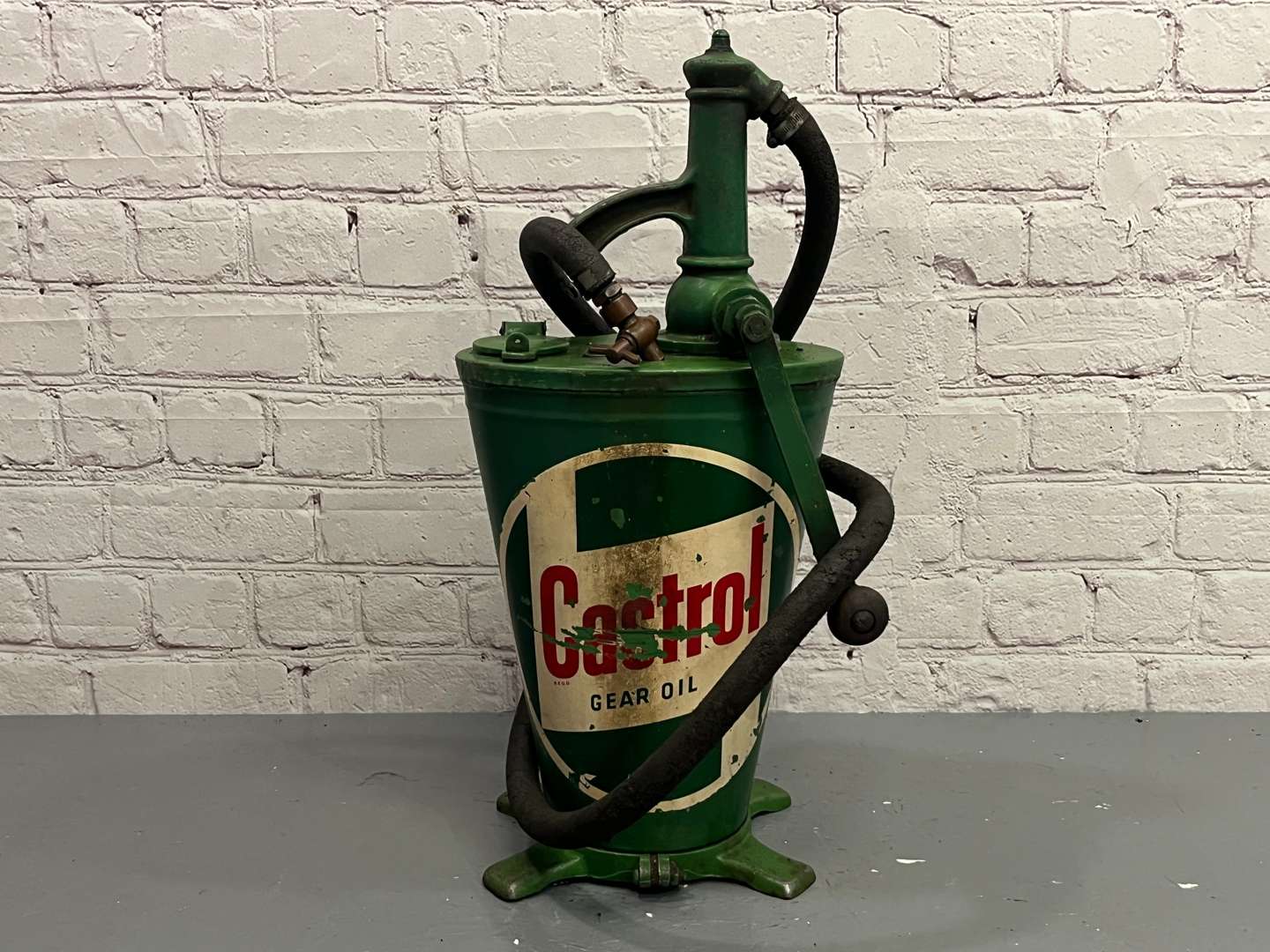 <p>Castrol Gear Oil Forecourt Pump</p>