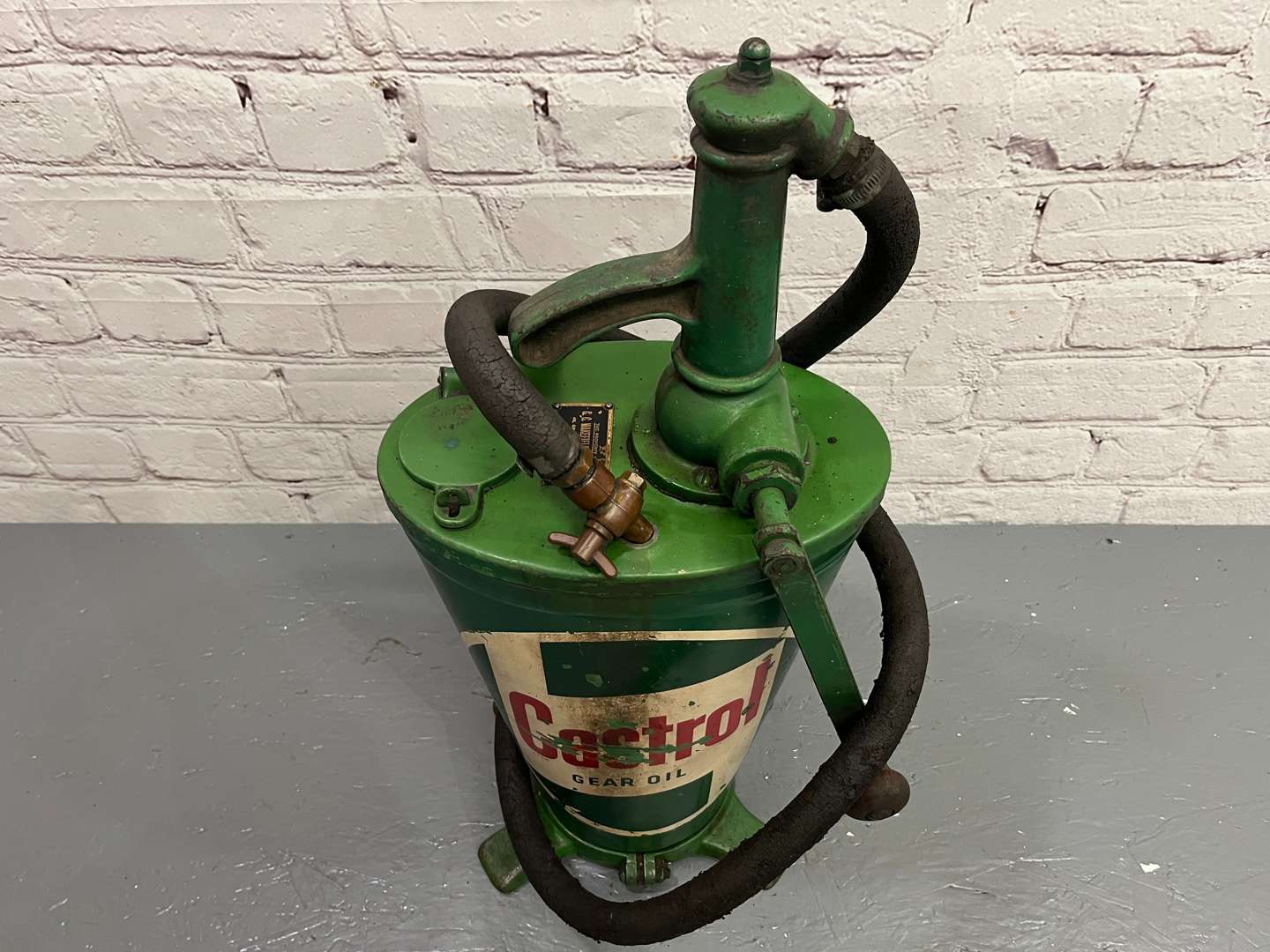 <p>Castrol Gear Oil Forecourt Pump</p>