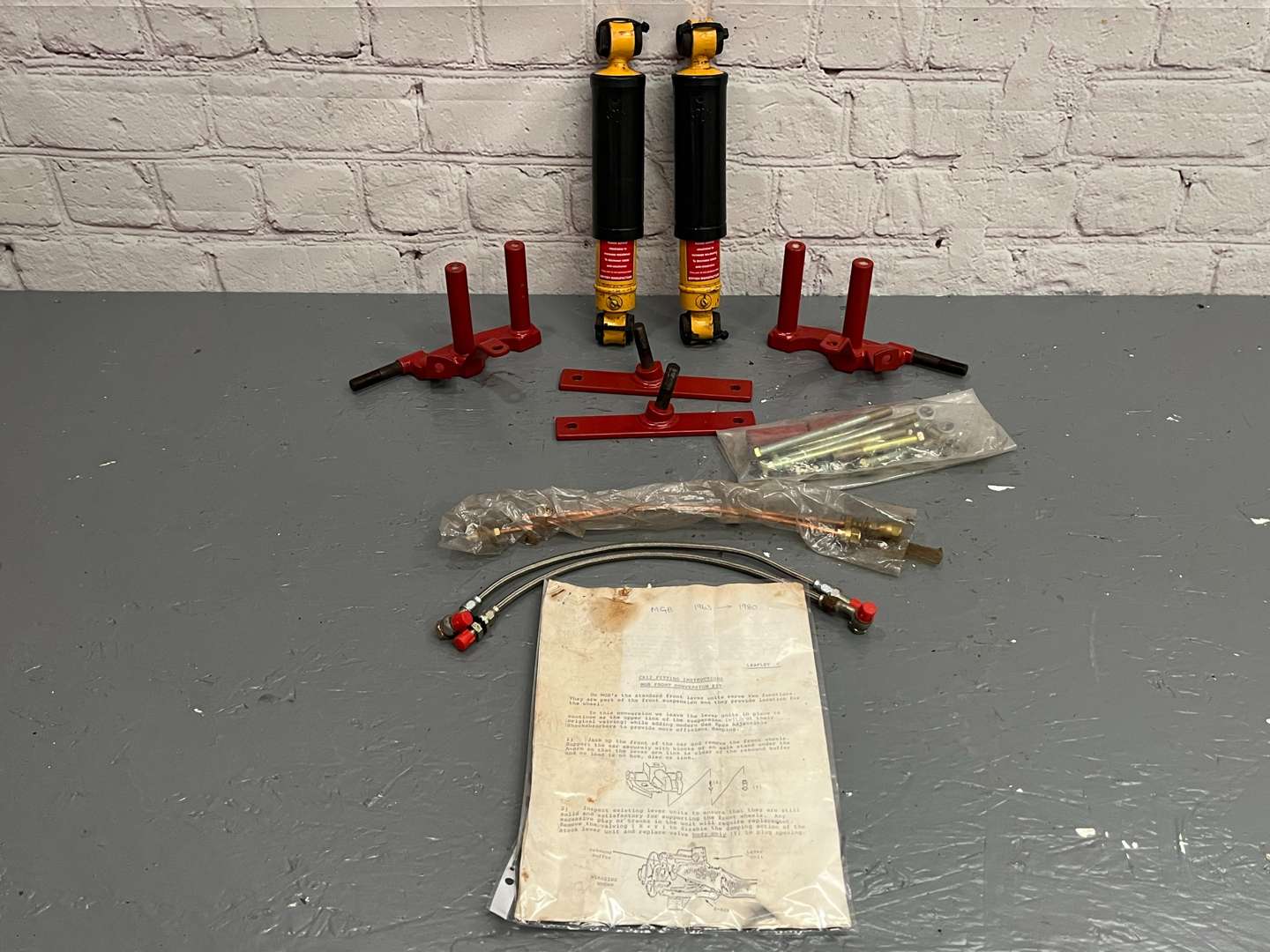 <p>MGB Spax Telescopic Shock Absorbers Conversion Kit&nbsp;</p>