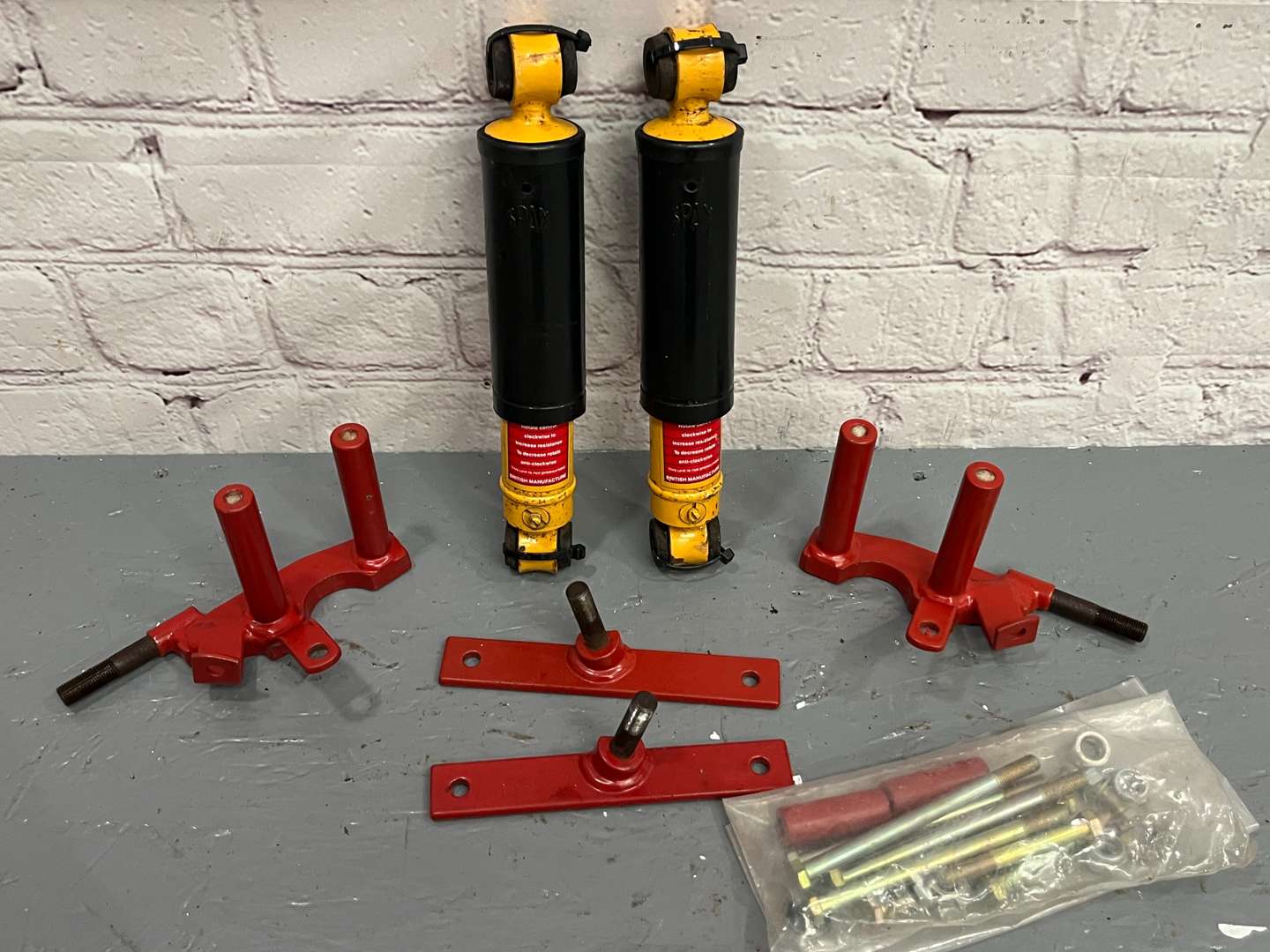 <p>MGB Spax Telescopic Shock Absorbers Conversion Kit&nbsp;</p>